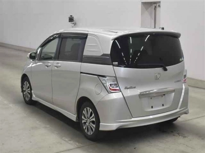 HONDA FREED SPIKE HYBRID