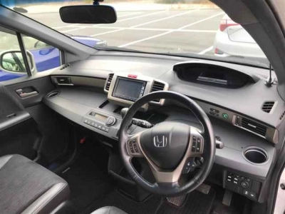 HONDA FREED SPIKE HYBRID