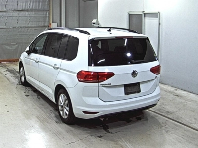 VOLKSWAGEN GOLF TOURAN
