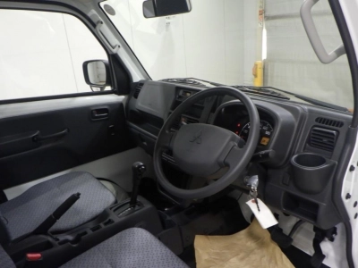 MITSUBISHI MINICAB TRUCK