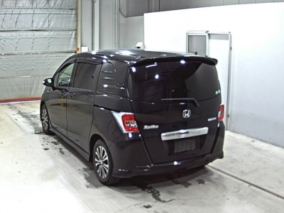 HONDA FREED SPIKE HYBRID