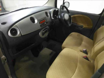DAIHATSU MOVE LATTE