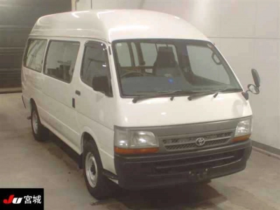 TOYOTA HIACE COMMUTER