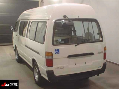 TOYOTA HIACE COMMUTER
