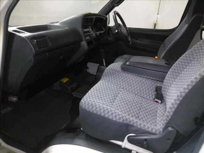 TOYOTA HIACE COMMUTER