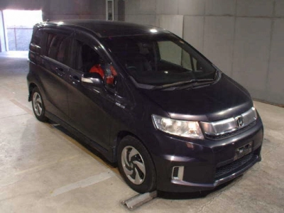 HONDA FREED SPIKE