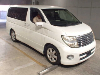 NISSAN ELGRAND