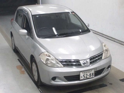 NISSAN TIIDA