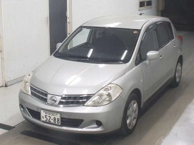 NISSAN TIIDA