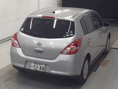 NISSAN TIIDA