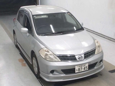 NISSAN TIIDA