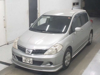NISSAN TIIDA