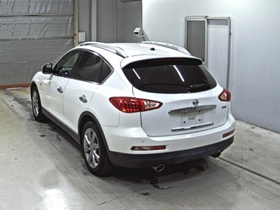 NISSAN SKYLINE CROSSOVER