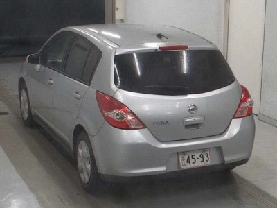 NISSAN TIIDA