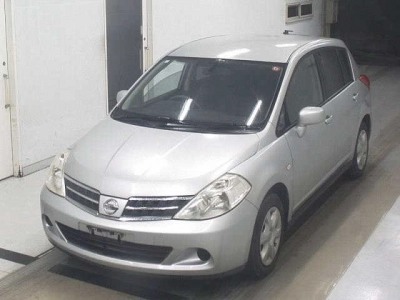 NISSAN TIIDA