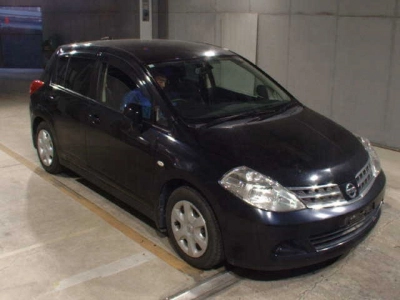 NISSAN TIIDA