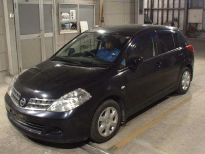NISSAN TIIDA