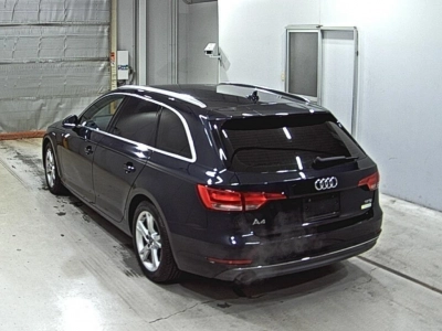 AUDI A4 AVANTE