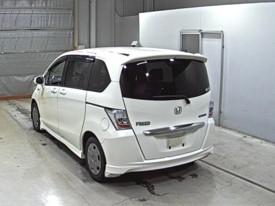 HONDA FREED SPIKE HYBRID