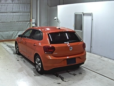 VOLKSWAGEN POLO