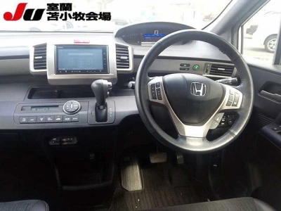 HONDA FREED SPIKE
