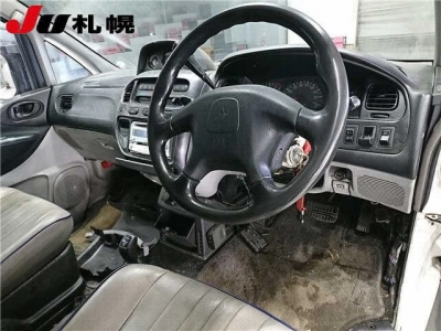 MITSUBISHI DELICA SPACE GEAR
