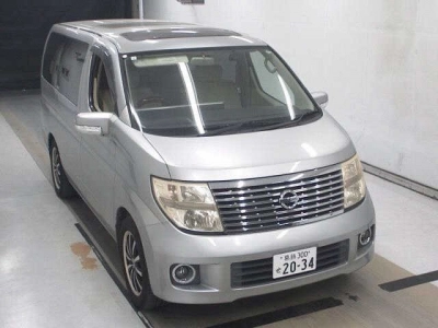 NISSAN ELGRAND