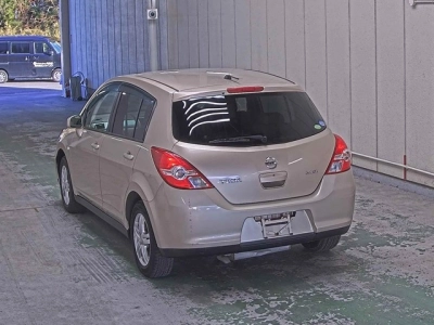 NISSAN TIIDA