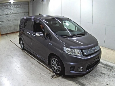 HONDA FREED SPIKE HYBRID