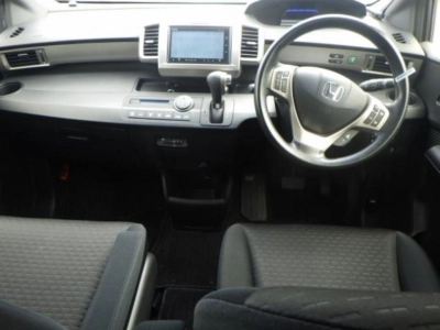 HONDA FREED SPIKE HYBRID