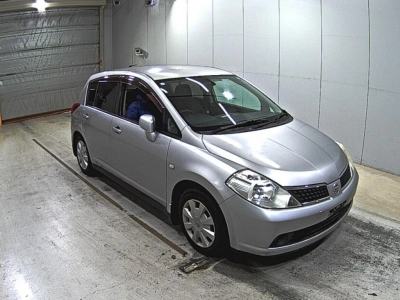 NISSAN TIIDA
