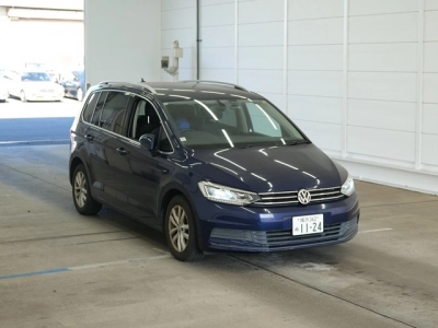 VOLKSWAGEN GOLF TOURAN