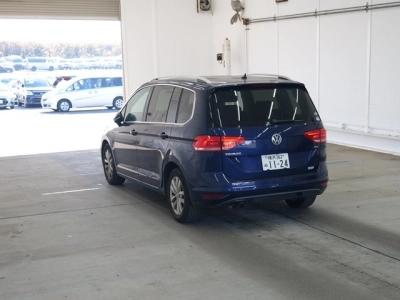 VOLKSWAGEN GOLF TOURAN