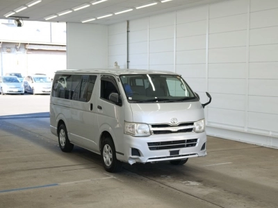 TOYOTA REGIUS ACE