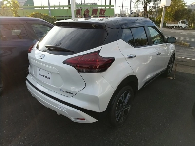 NISSAN KICKS