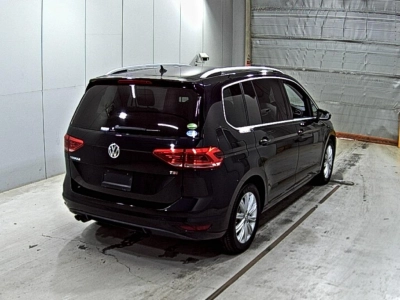 VOLKSWAGEN GOLF TOURAN