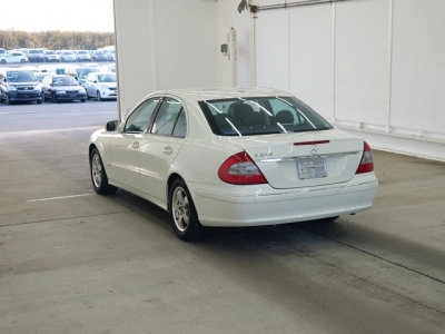 MERCEDES BENZ E CLASS
