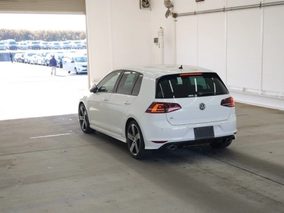 VOLKSWAGEN GOLF R