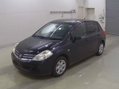 NISSAN TIIDA