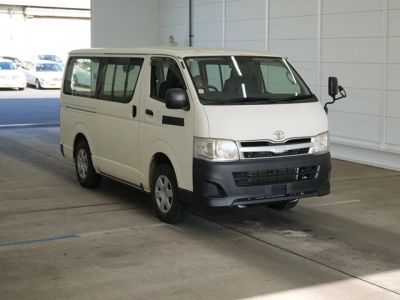 TOYOTA REGIUS ACE