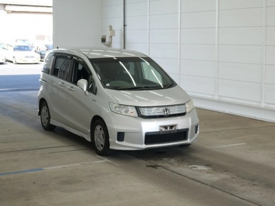 HONDA FREED SPIKE
