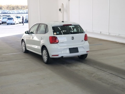 VOLKSWAGEN POLO