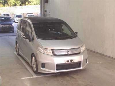 HONDA FREED SPIKE