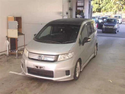 HONDA FREED SPIKE