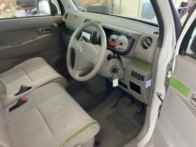 TOYOTA PIXIS SPACE