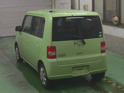 TOYOTA PIXIS SPACE