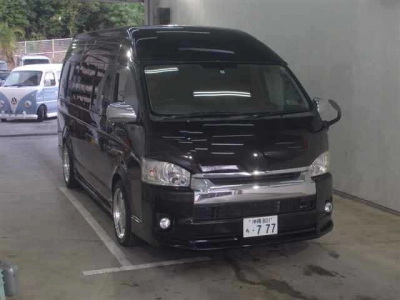 TOYOTA HIACE COMMUTER
