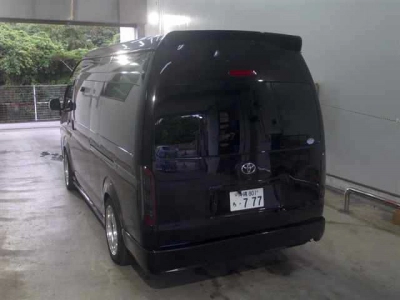 TOYOTA HIACE COMMUTER