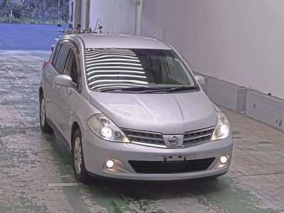 NISSAN TIIDA