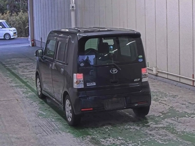 TOYOTA PIXIS SPACE
